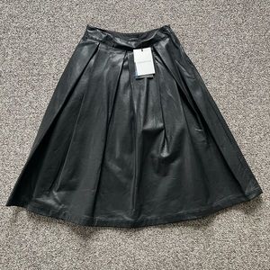 NWT Who What Wear Vegan Faux Leather Pleated Skirt Sz 2